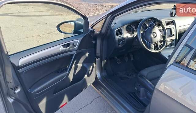 Серый Фольксваген Гольф, объемом двигателя 1.6 л и пробегом 275 тыс. км за 11000 $, фото 10 на Automoto.ua