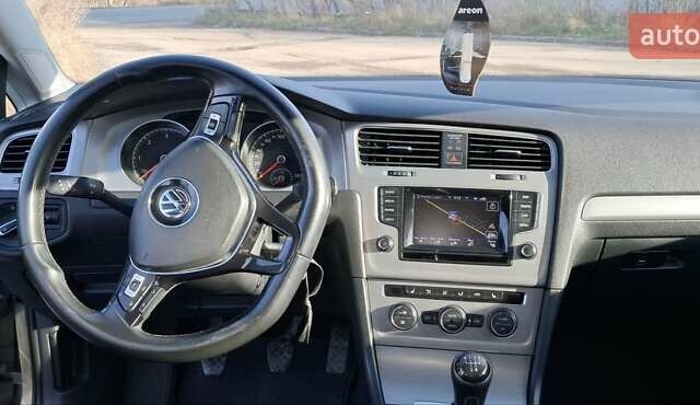 Серый Фольксваген Гольф, объемом двигателя 1.6 л и пробегом 275 тыс. км за 11000 $, фото 15 на Automoto.ua