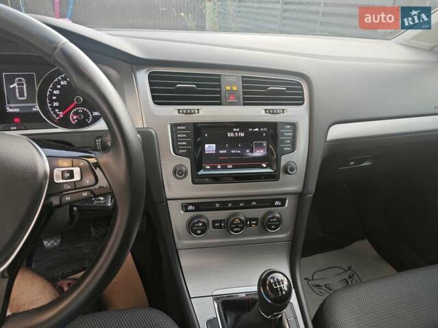 Серый Фольксваген Гольф, объемом двигателя 1.6 л и пробегом 298 тыс. км за 10500 $, фото 2 на Automoto.ua