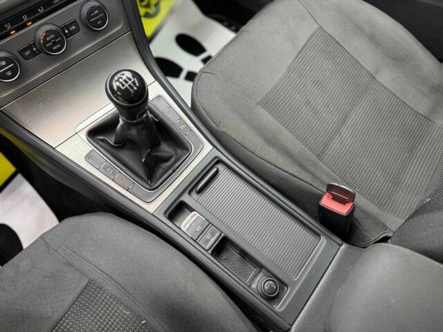 Серый Фольксваген Гольф, объемом двигателя 1.6 л и пробегом 461 тыс. км за 10700 $, фото 17 на Automoto.ua