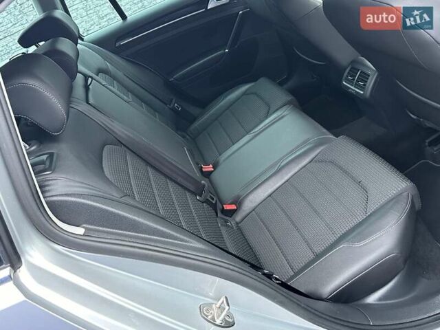 Серый Фольксваген Гольф, объемом двигателя 1.6 л и пробегом 236 тыс. км за 11450 $, фото 74 на Automoto.ua