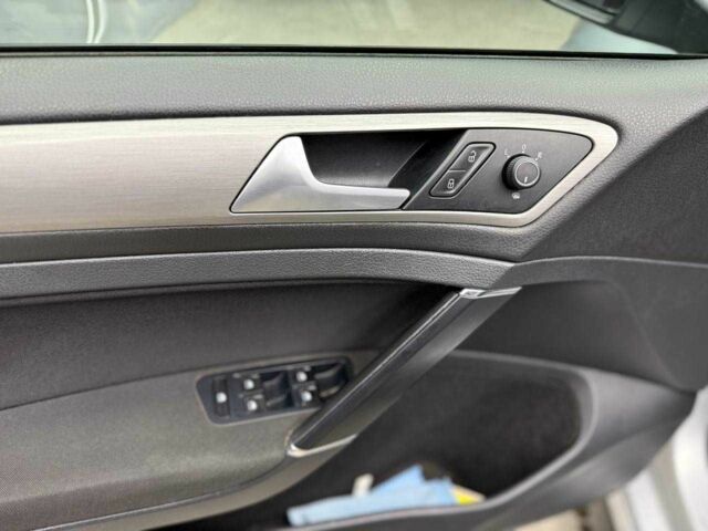 Серый Фольксваген Гольф, объемом двигателя 1.6 л и пробегом 461 тыс. км за 10700 $, фото 22 на Automoto.ua