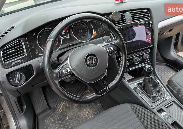 Серый Фольксваген Гольф, объемом двигателя 1.6 л и пробегом 256 тыс. км за 11200 $, фото 6 на Automoto.ua