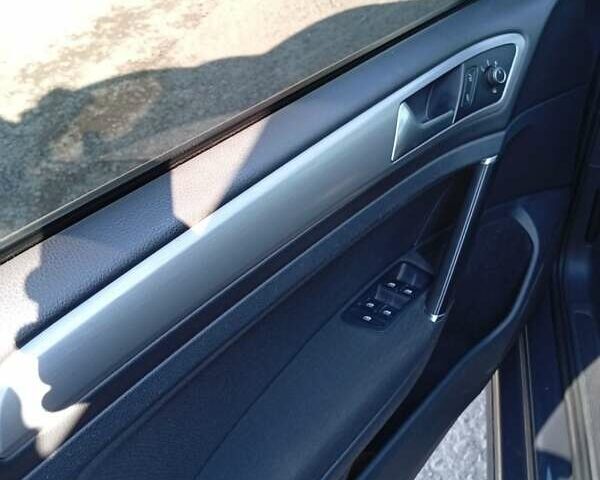 Серый Фольксваген Гольф, объемом двигателя 1.6 л и пробегом 262 тыс. км за 9500 $, фото 5 на Automoto.ua