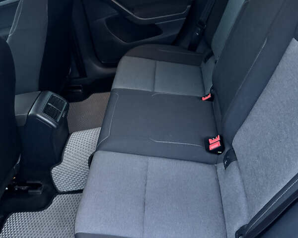 Серый Фольксваген Гольф, объемом двигателя 1.6 л и пробегом 303 тыс. км за 9300 $, фото 25 на Automoto.ua