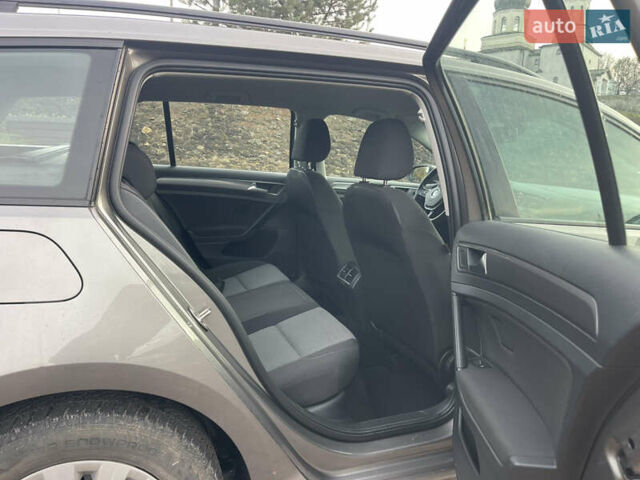 Серый Фольксваген Гольф, объемом двигателя 1.6 л и пробегом 237 тыс. км за 9800 $, фото 13 на Automoto.ua