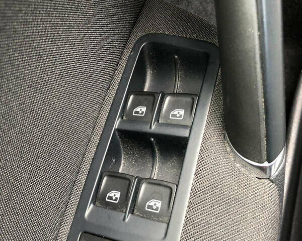 Серый Фольксваген Гольф, объемом двигателя 1.6 л и пробегом 242 тыс. км за 10200 $, фото 14 на Automoto.ua