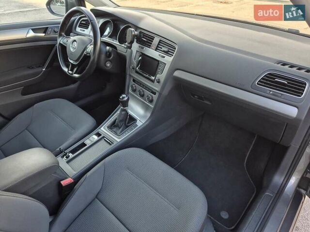 Серый Фольксваген Гольф, объемом двигателя 1.6 л и пробегом 255 тыс. км за 10900 $, фото 9 на Automoto.ua