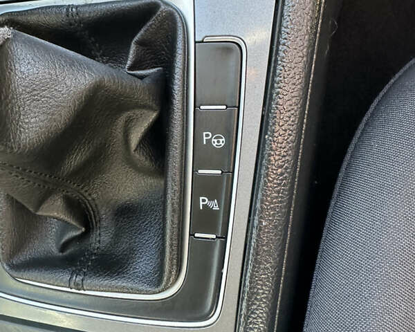 Фольксваген Гольф 2015 в Червонограде на Automoto.ua Серый Фольксваген Гольф, объемом двигателя 1.6 л и пробегом 223 тыс. км за 12157 $, фото 80 на Automoto.ua