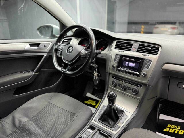 Серый Фольксваген Гольф, объемом двигателя 1.6 л и пробегом 461 тыс. км за 10700 $, фото 6 на Automoto.ua