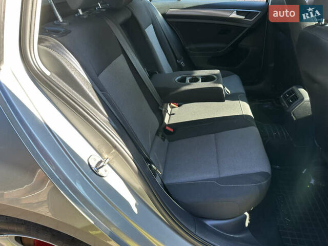 Фольксваген Гольф 2015 в Червонограде на Automoto.ua Серый Фольксваген Гольф, объемом двигателя 1.6 л и пробегом 223 тыс. км за 12157 $, фото 67 на Automoto.ua