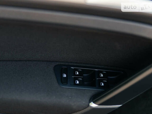 Серый Фольксваген Гольф, объемом двигателя 1.6 л и пробегом 250 тыс. км за 11100 $, фото 51 на Automoto.ua