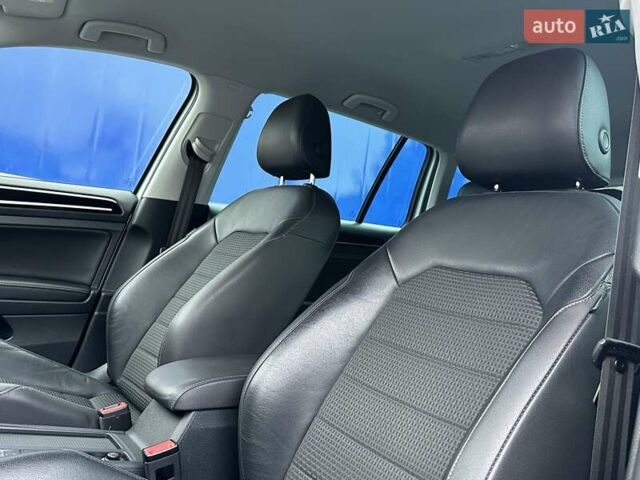 Серый Фольксваген Гольф, объемом двигателя 1.6 л и пробегом 236 тыс. км за 11450 $, фото 44 на Automoto.ua