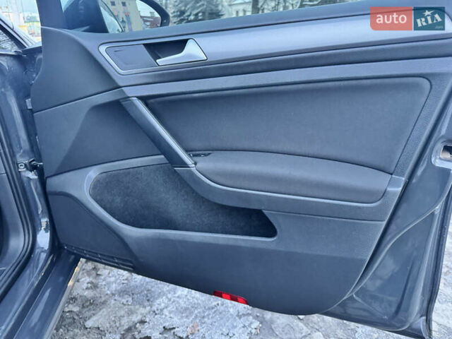 Серый Фольксваген Гольф, объемом двигателя 1.6 л и пробегом 303 тыс. км за 9300 $, фото 21 на Automoto.ua
