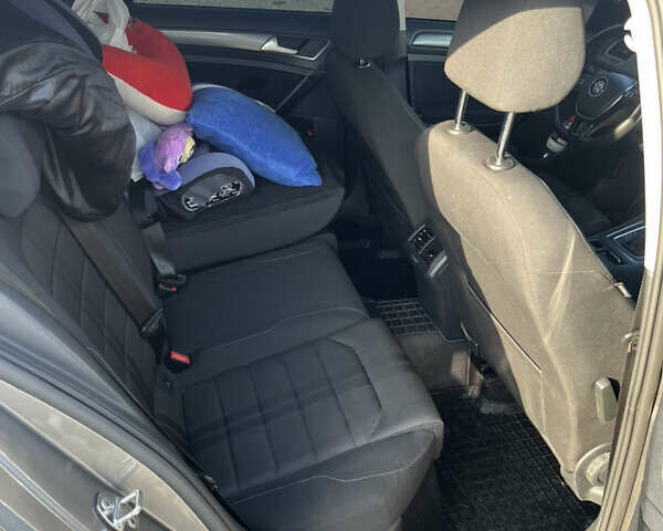 Серый Фольксваген Гольф, объемом двигателя 1.6 л и пробегом 260 тыс. км за 11700 $, фото 15 на Automoto.ua