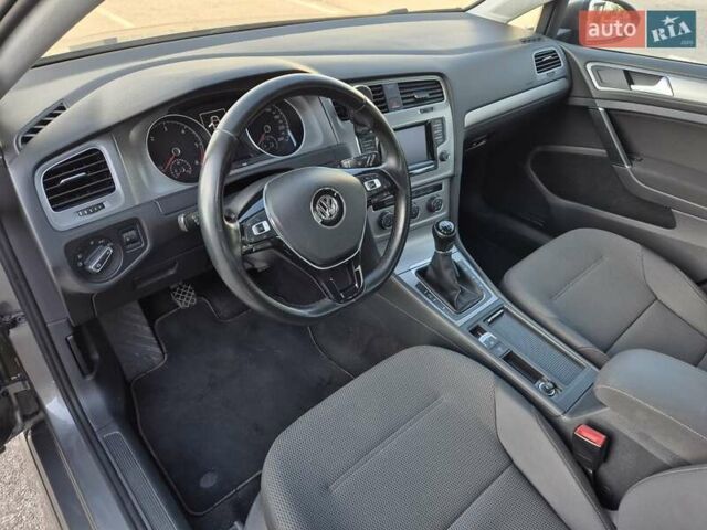 Серый Фольксваген Гольф, объемом двигателя 1.6 л и пробегом 255 тыс. км за 10900 $, фото 10 на Automoto.ua
