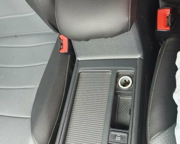 Серый Фольксваген Гольф, объемом двигателя 1.6 л и пробегом 170 тыс. км за 7999 $, фото 19 на Automoto.ua