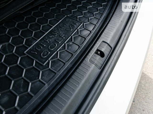 Серый Фольксваген Гольф, объемом двигателя 1.6 л и пробегом 250 тыс. км за 11100 $, фото 29 на Automoto.ua