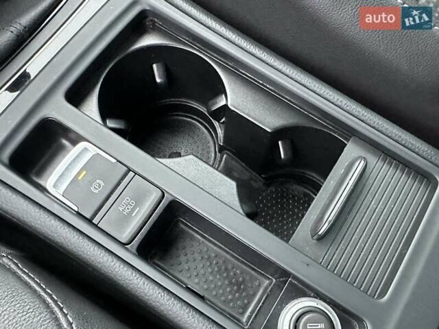 Серый Фольксваген Гольф, объемом двигателя 1.6 л и пробегом 236 тыс. км за 11450 $, фото 65 на Automoto.ua