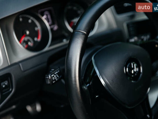 Серый Фольксваген Гольф, объемом двигателя 1.6 л и пробегом 250 тыс. км за 12300 $, фото 9 на Automoto.ua