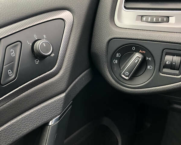 Серый Фольксваген Гольф, объемом двигателя 1.6 л и пробегом 242 тыс. км за 10200 $, фото 15 на Automoto.ua