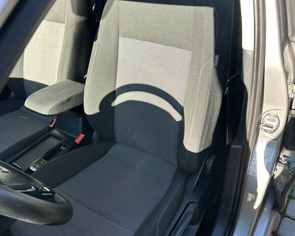 Серый Фольксваген Гольф, объемом двигателя 1.6 л и пробегом 223 тыс. км за 12048 $, фото 22 на Automoto.ua