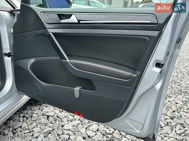 Серый Фольксваген Гольф, объемом двигателя 1.6 л и пробегом 236 тыс. км за 11450 $, фото 76 на Automoto.ua