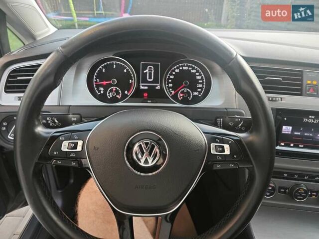 Серый Фольксваген Гольф, объемом двигателя 1.6 л и пробегом 298 тыс. км за 10500 $, фото 4 на Automoto.ua