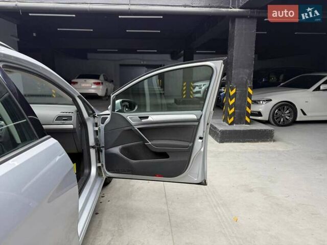 Сірий Фольксваген Гольф, об'ємом двигуна 1.6 л та пробігом 461 тис. км за 10700 $, фото 9 на Automoto.ua