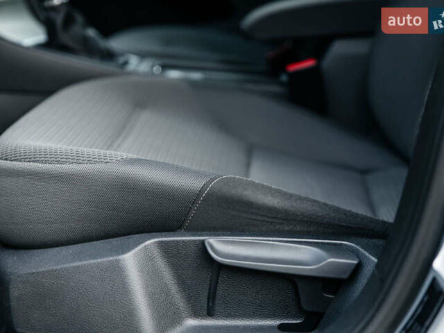 Серый Фольксваген Гольф, объемом двигателя 1.6 л и пробегом 250 тыс. км за 12300 $, фото 5 на Automoto.ua