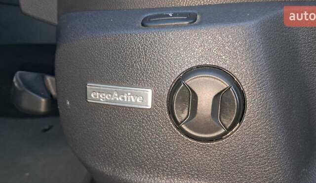 Серый Фольксваген Гольф, объемом двигателя 1.6 л и пробегом 275 тыс. км за 11000 $, фото 13 на Automoto.ua