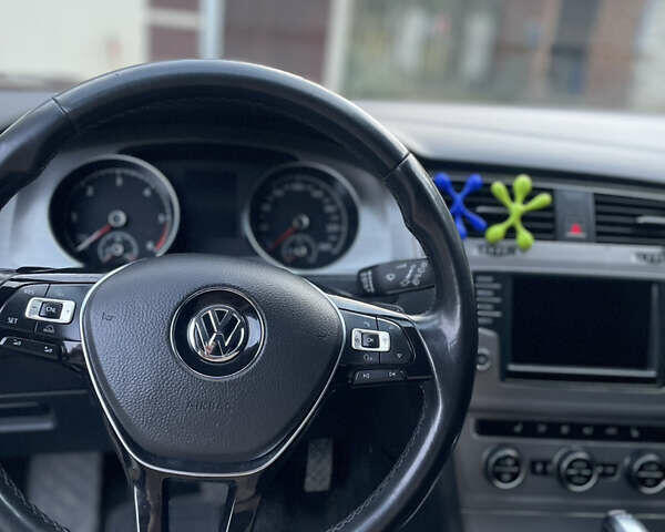 Серый Фольксваген Гольф, объемом двигателя 1.6 л и пробегом 205 тыс. км за 12500 $, фото 4 на Automoto.ua