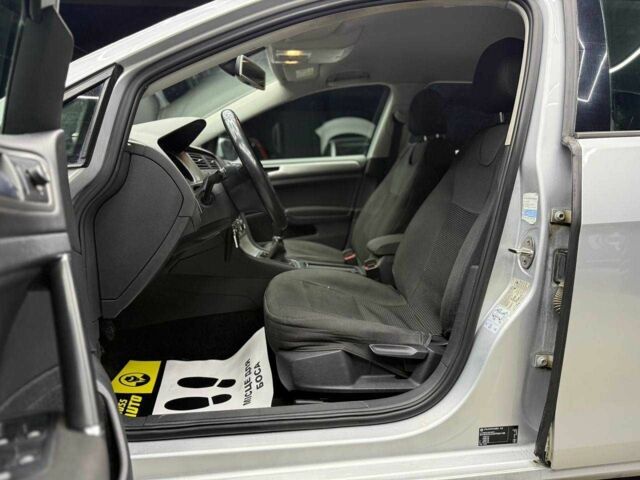 Серый Фольксваген Гольф, объемом двигателя 1.6 л и пробегом 461 тыс. км за 10700 $, фото 19 на Automoto.ua