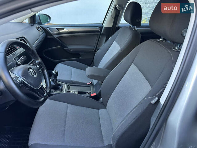 Серый Фольксваген Гольф, объемом двигателя 1.6 л и пробегом 223 тыс. км за 12048 $, фото 8 на Automoto.ua