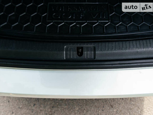 Серый Фольксваген Гольф, объемом двигателя 1.6 л и пробегом 250 тыс. км за 11100 $, фото 27 на Automoto.ua