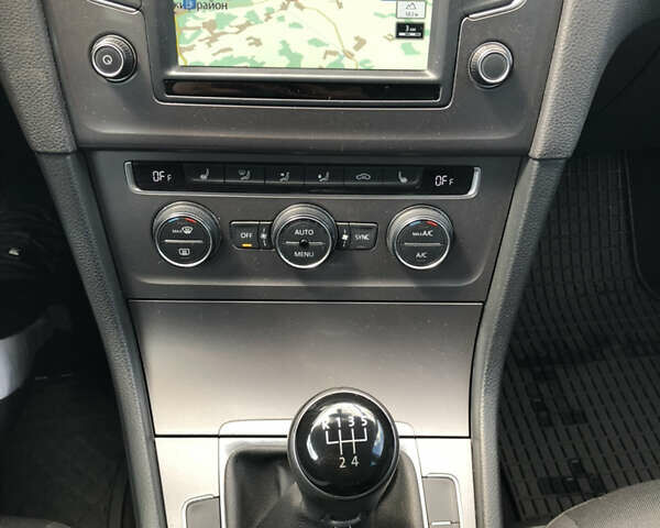 Серый Фольксваген Гольф, объемом двигателя 1.6 л и пробегом 242 тыс. км за 10200 $, фото 17 на Automoto.ua