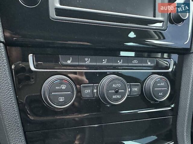 Серый Фольксваген Гольф, объемом двигателя 1.6 л и пробегом 236 тыс. км за 11450 $, фото 53 на Automoto.ua