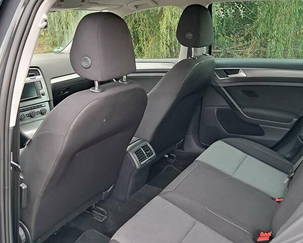 Серый Фольксваген Гольф, объемом двигателя 1.6 л и пробегом 230 тыс. км за 11399 $, фото 11 на Automoto.ua