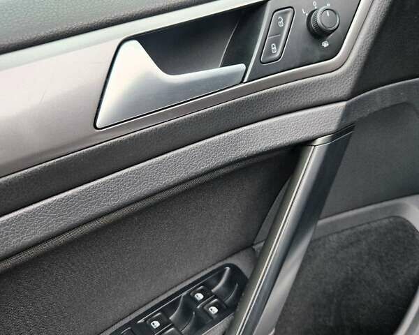 Сірий Фольксваген Гольф, об'ємом двигуна 1.6 л та пробігом 205 тис. км за 10499 $, фото 28 на Automoto.ua