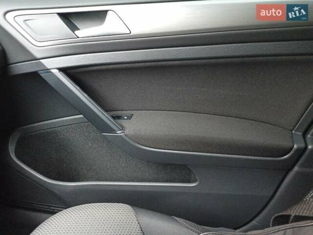 Серый Фольксваген Гольф, объемом двигателя 1.6 л и пробегом 250 тыс. км за 11200 $, фото 5 на Automoto.ua