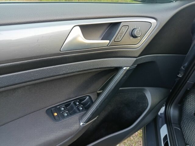 Серый Фольксваген Гольф, объемом двигателя 1.6 л и пробегом 257 тыс. км за 11600 $, фото 17 на Automoto.ua