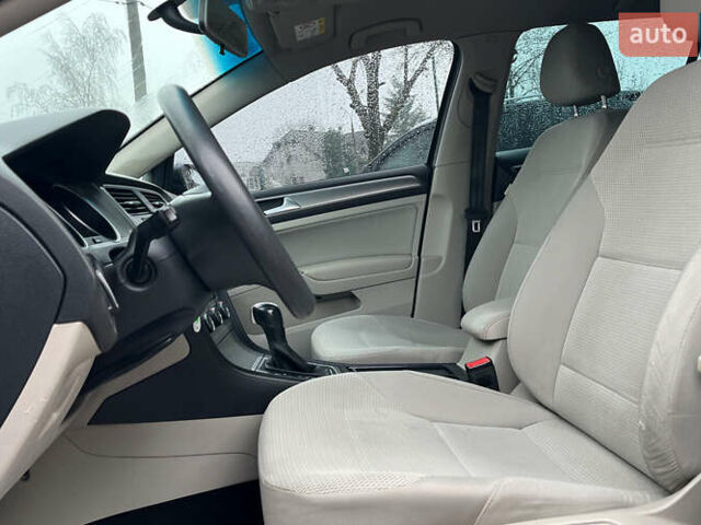 Сірий Фольксваген Гольф, об'ємом двигуна 1.6 л та пробігом 282 тис. км за 10500 $, фото 8 на Automoto.ua