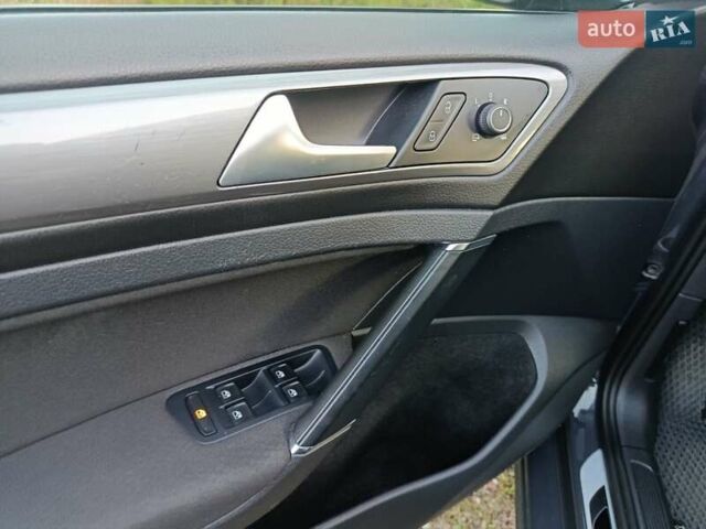 Серый Фольксваген Гольф, объемом двигателя 1.6 л и пробегом 331 тыс. км за 10900 $, фото 10 на Automoto.ua