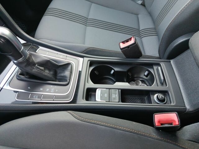 Серый Фольксваген Гольф, объемом двигателя 1.6 л и пробегом 257 тыс. км за 11600 $, фото 18 на Automoto.ua