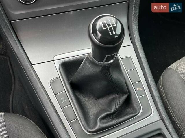 Серый Фольксваген Гольф, объемом двигателя 1.6 л и пробегом 235 тыс. км за 9800 $, фото 27 на Automoto.ua