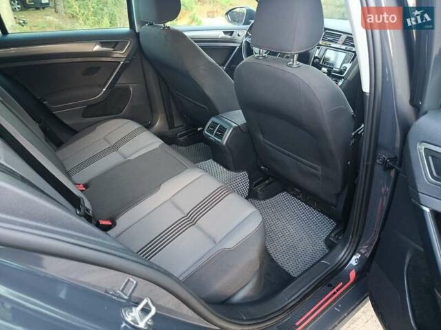 Серый Фольксваген Гольф, объемом двигателя 1.6 л и пробегом 331 тыс. км за 10900 $, фото 16 на Automoto.ua