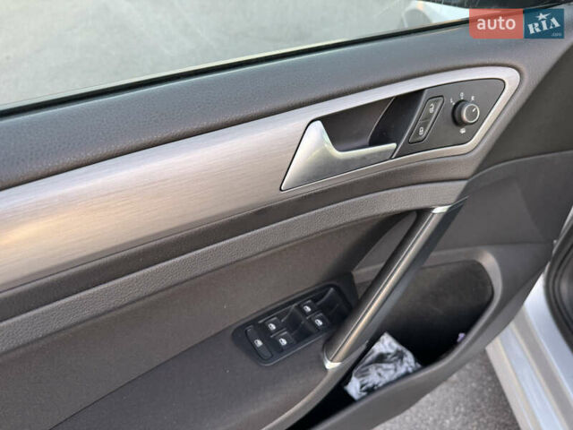 Серый Фольксваген Гольф, объемом двигателя 1.97 л и пробегом 289 тыс. км за 12350 $, фото 12 на Automoto.ua