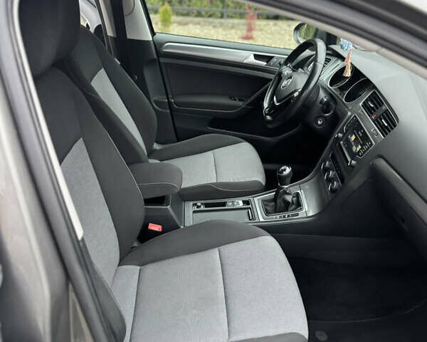 Серый Фольксваген Гольф, объемом двигателя 1.6 л и пробегом 247 тыс. км за 10800 $, фото 17 на Automoto.ua