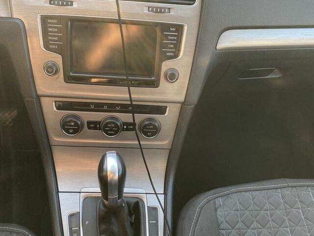 Серый Фольксваген Гольф, объемом двигателя 1.6 л и пробегом 254 тыс. км за 12300 $, фото 7 на Automoto.ua