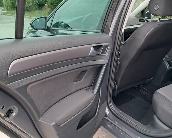 Серый Фольксваген Гольф, объемом двигателя 1.6 л и пробегом 230 тыс. км за 11399 $, фото 12 на Automoto.ua